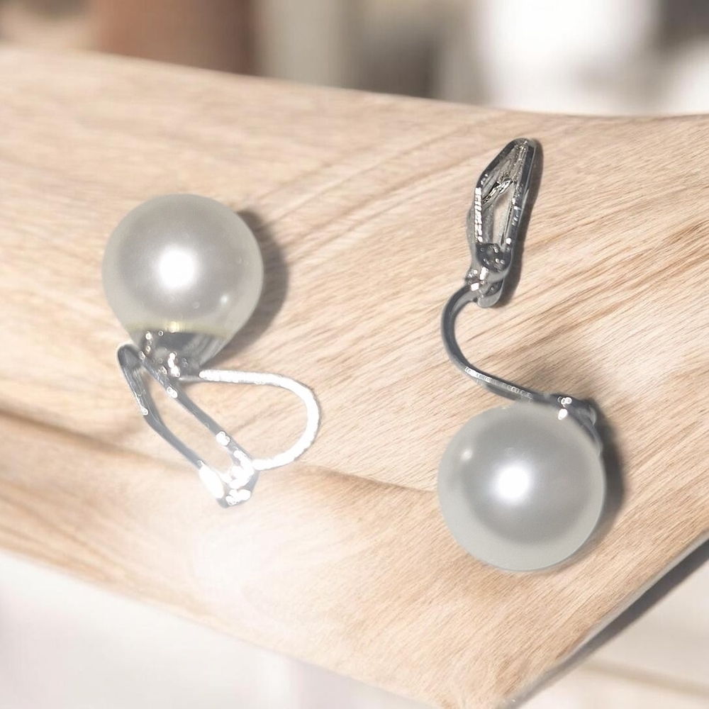 Elegant Silver Pearl Earrings - Picture 5 of 5